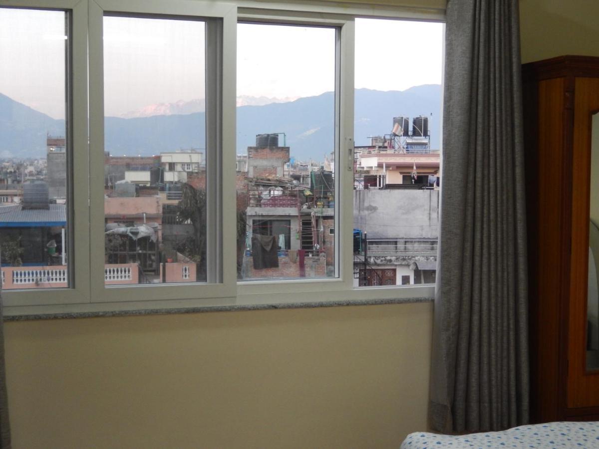 Shine Homestay Famille Francophone - Shine Home And Apartment Kathmandu Exterior foto