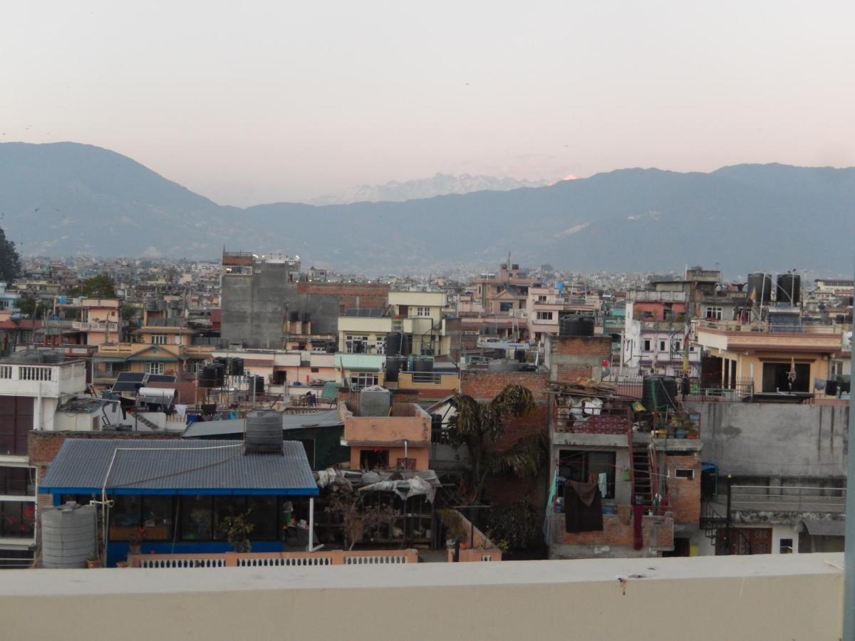 Shine Homestay Famille Francophone - Shine Home And Apartment Kathmandu Exterior foto