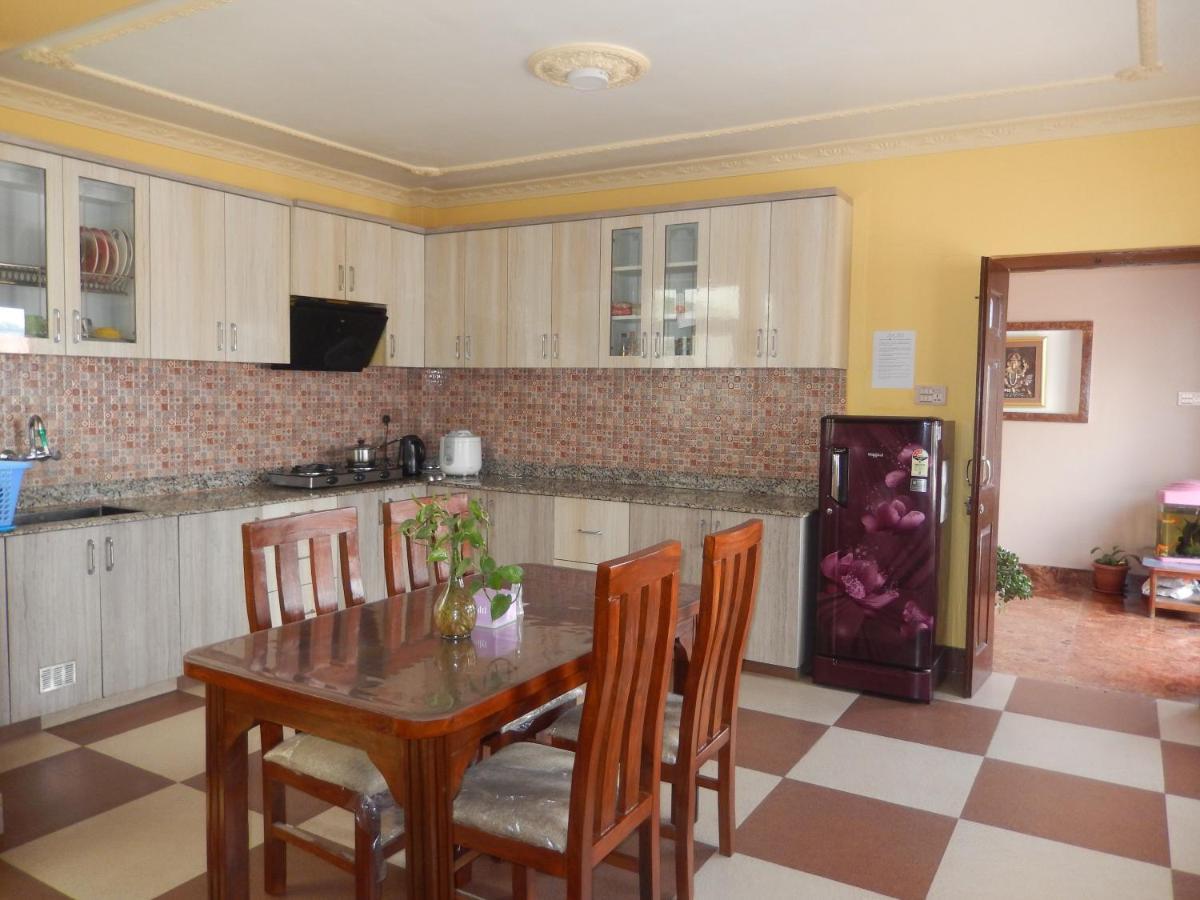 Shine Homestay Famille Francophone - Shine Home And Apartment Kathmandu Exterior foto