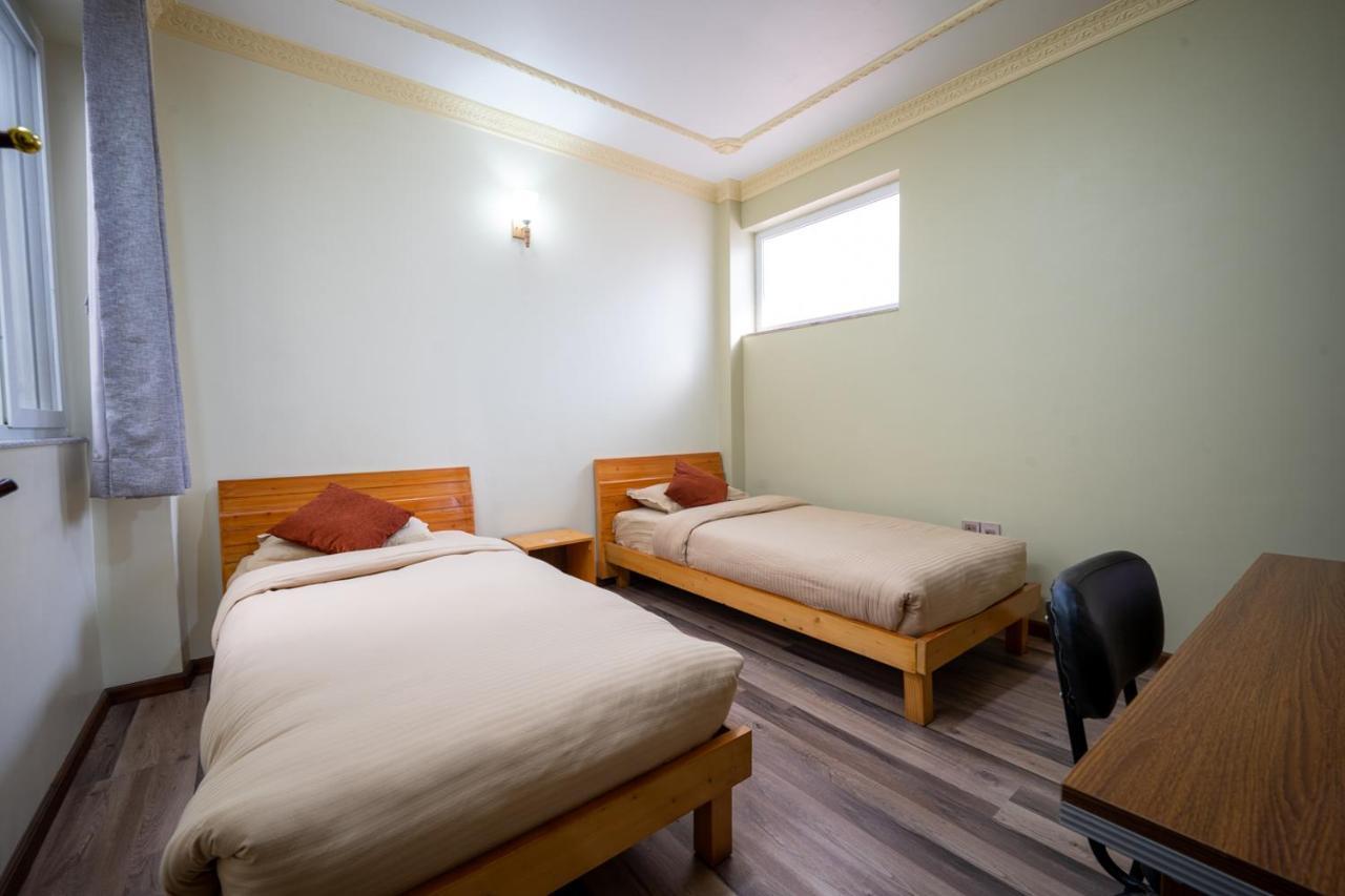 Shine Homestay Famille Francophone - Shine Home And Apartment Kathmandu Exterior foto