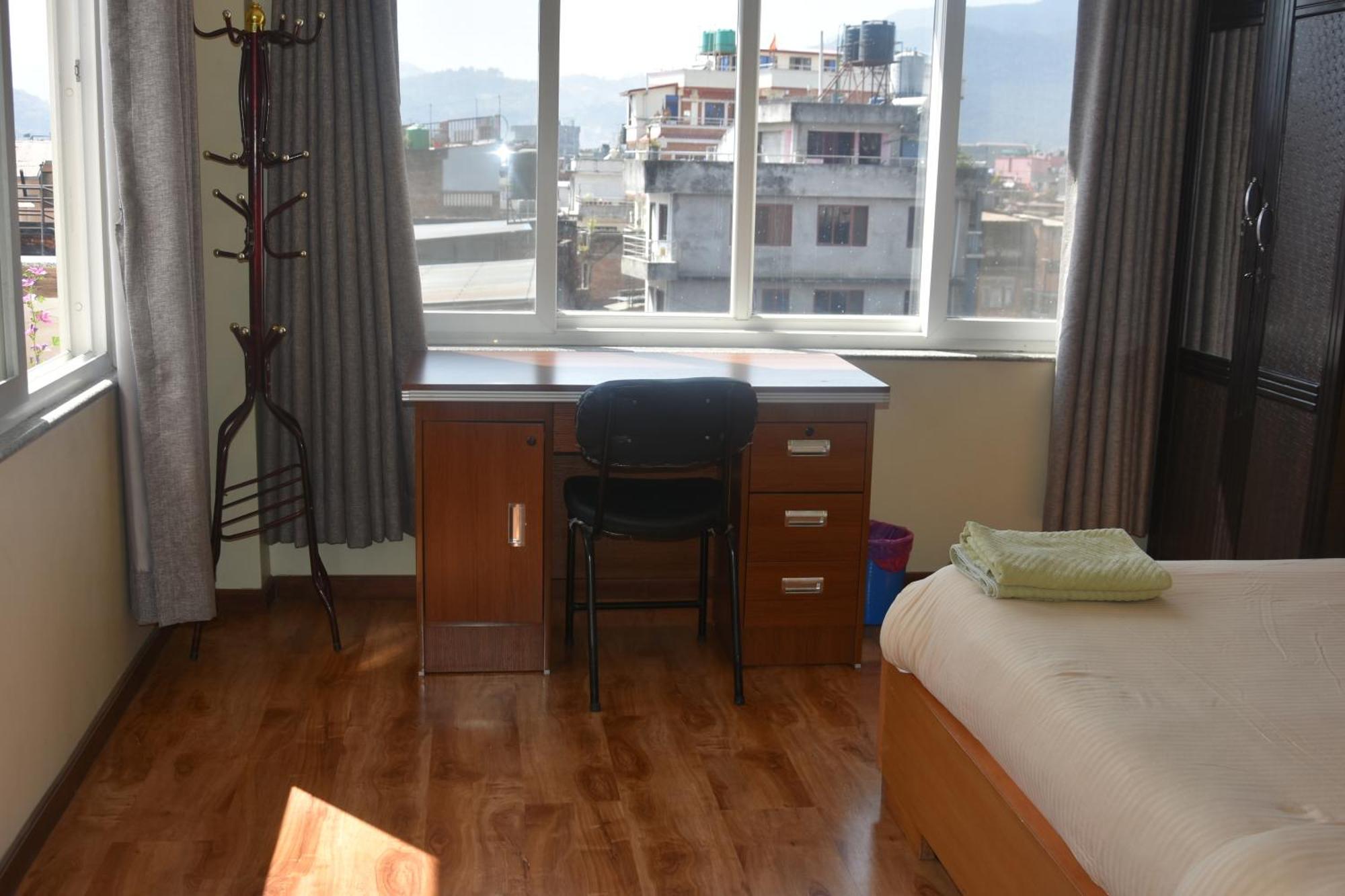 Shine Homestay Famille Francophone - Shine Home And Apartment Kathmandu Exterior foto