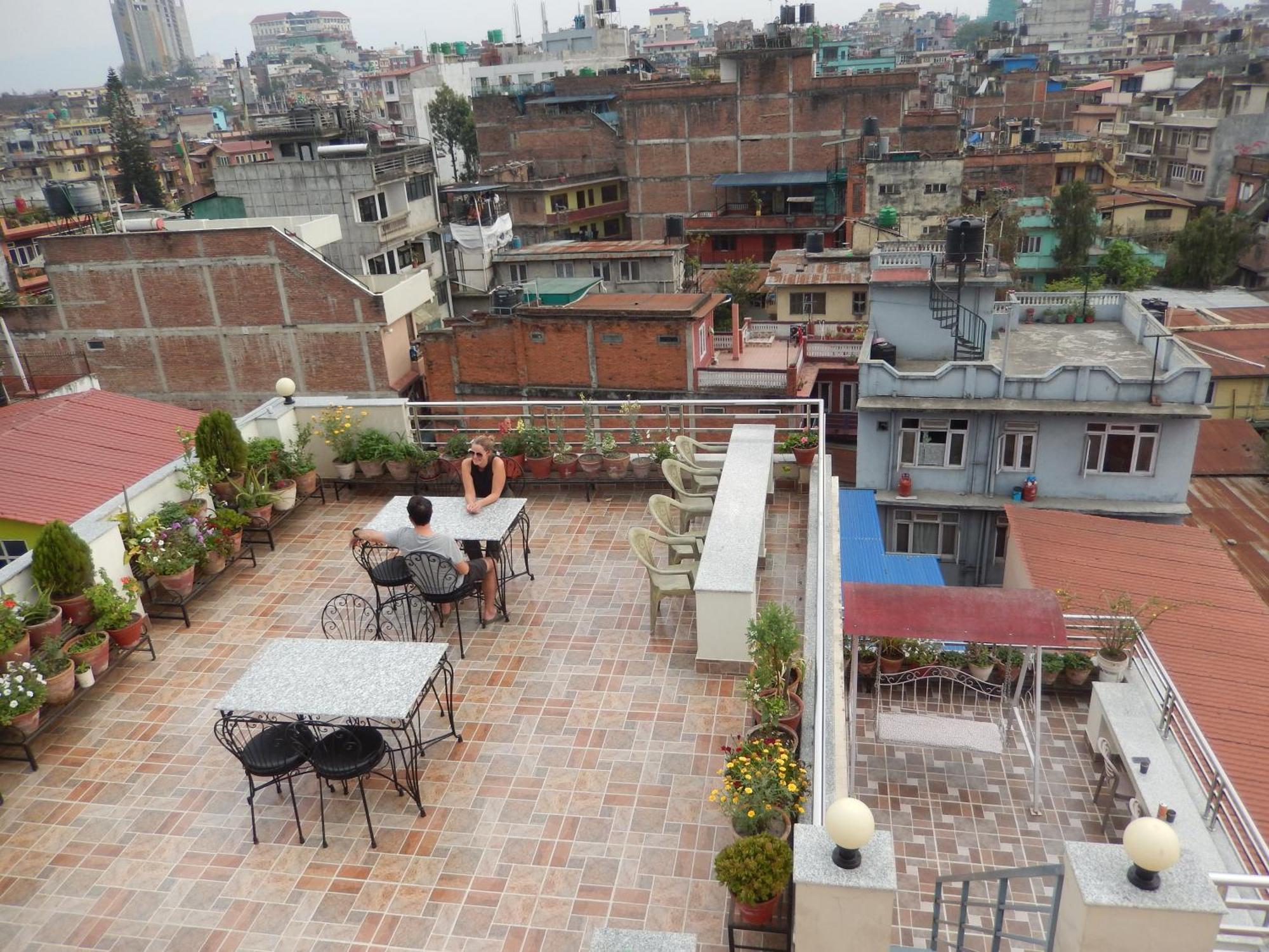 Shine Homestay Famille Francophone - Shine Home And Apartment Kathmandu Exterior foto