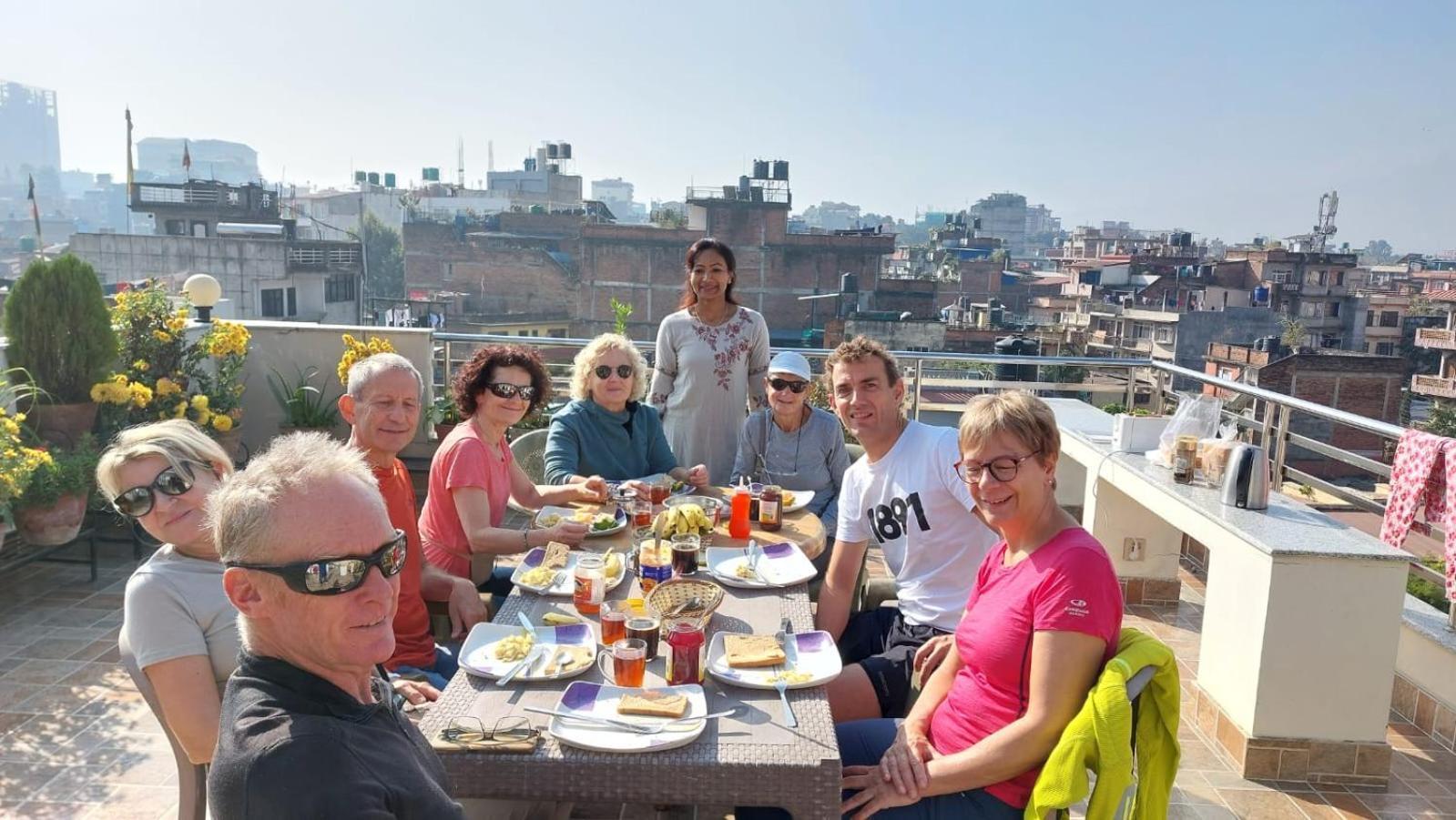 Shine Homestay Famille Francophone - Shine Home And Apartment Kathmandu Exterior foto