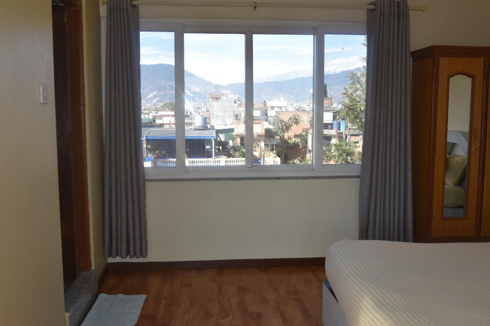 Shine Homestay Famille Francophone - Shine Home And Apartment Kathmandu Exterior foto