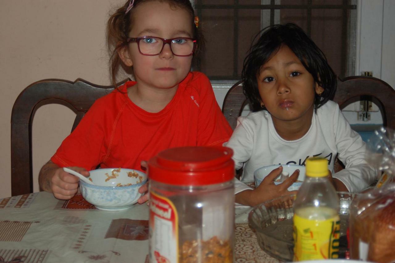 Shine Homestay Famille Francophone - Shine Home And Apartment Kathmandu Exterior foto