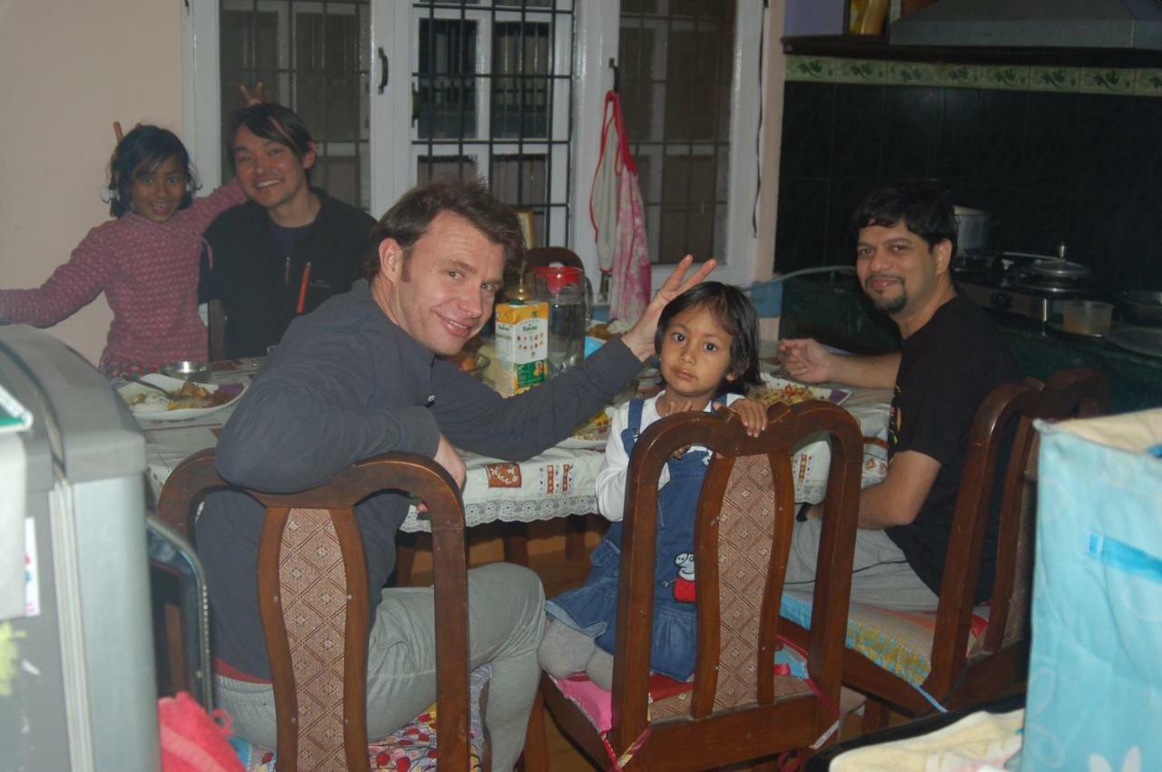 Shine Homestay Famille Francophone - Shine Home And Apartment Kathmandu Exterior foto