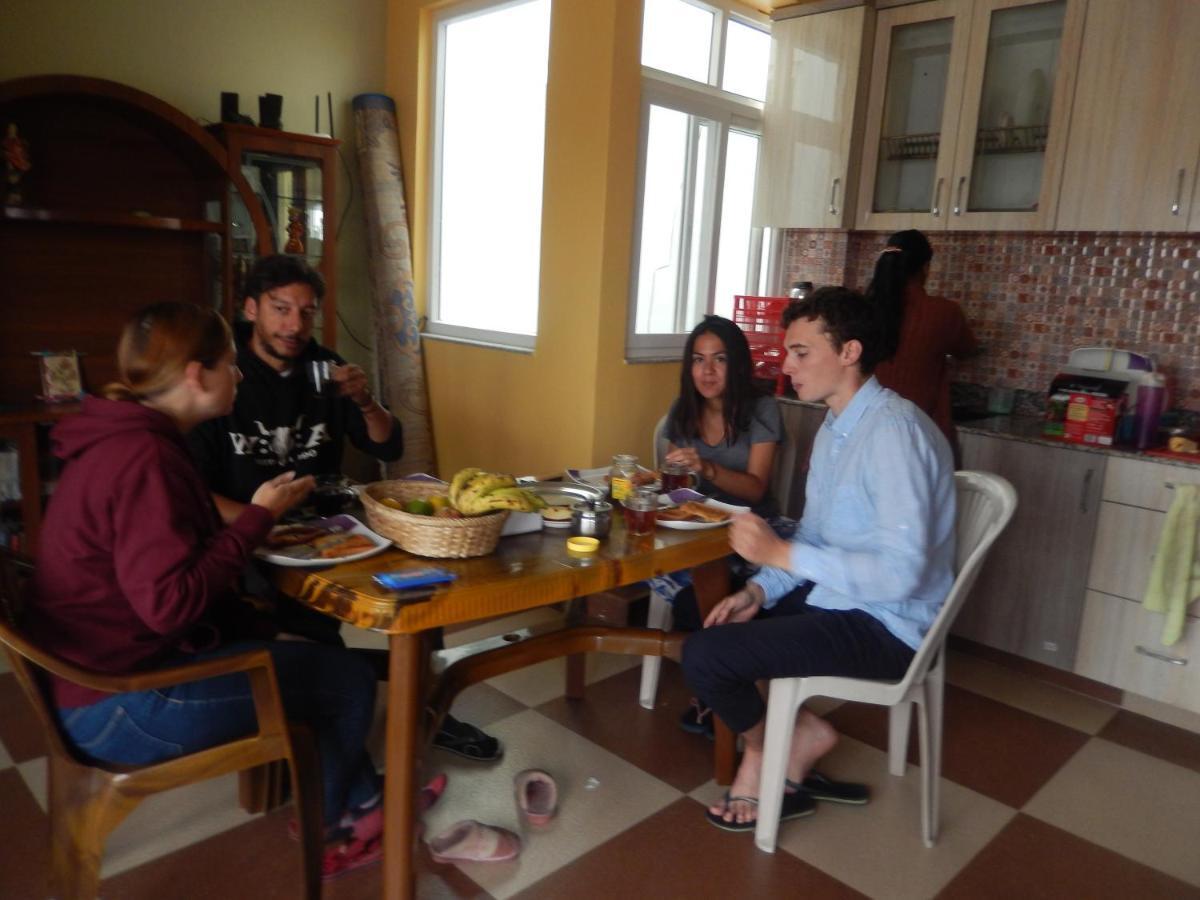 Shine Homestay Famille Francophone - Shine Home And Apartment Kathmandu Exterior foto
